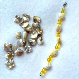 ✨ JEWELRY LOT MOTHER OF PEARL SHELL BEADS YELLOW BRACELET FOR CRAFTY GIRL ✨